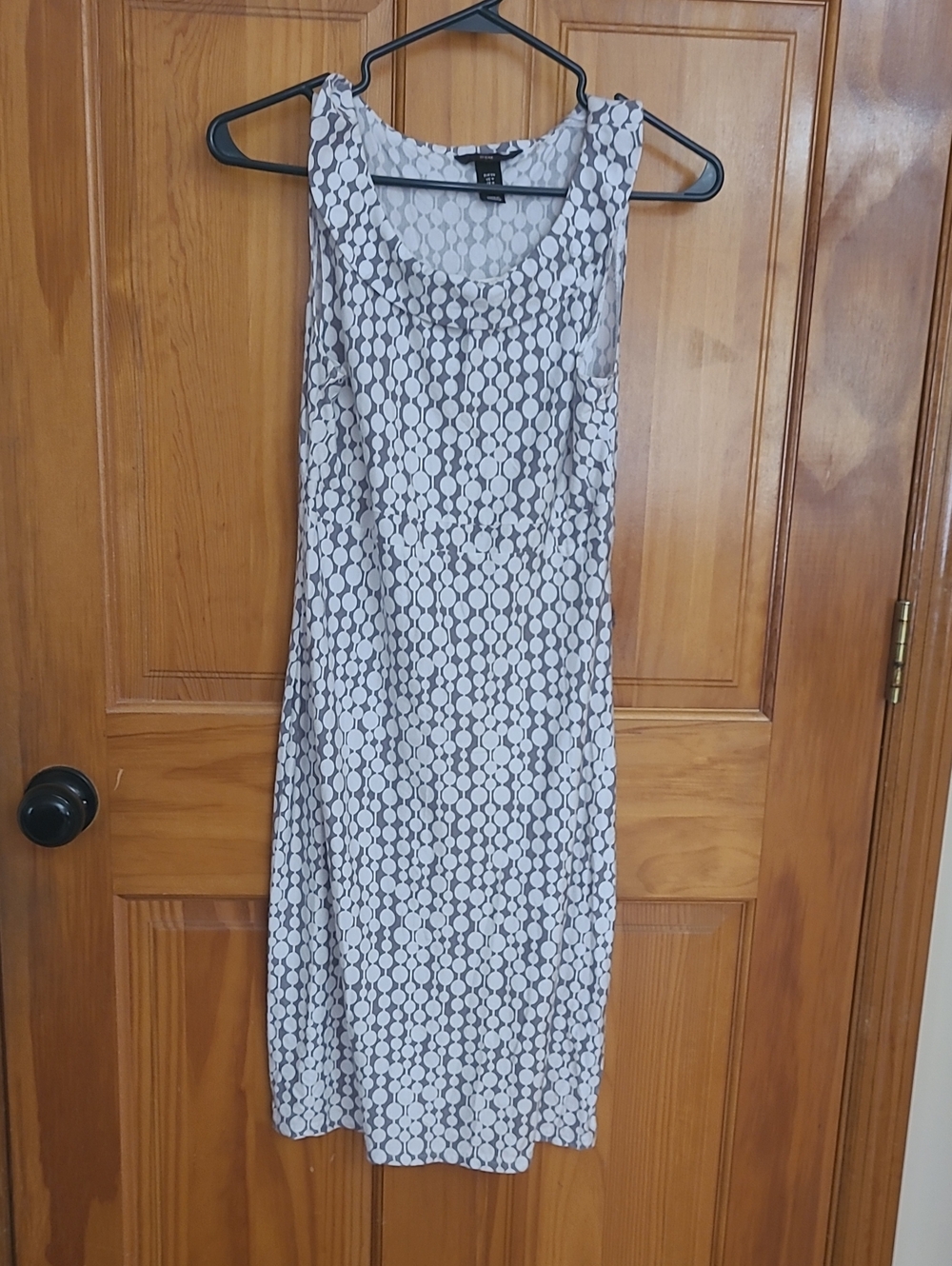 H&M Gray & White Sleeveless Patterned Shift Dress